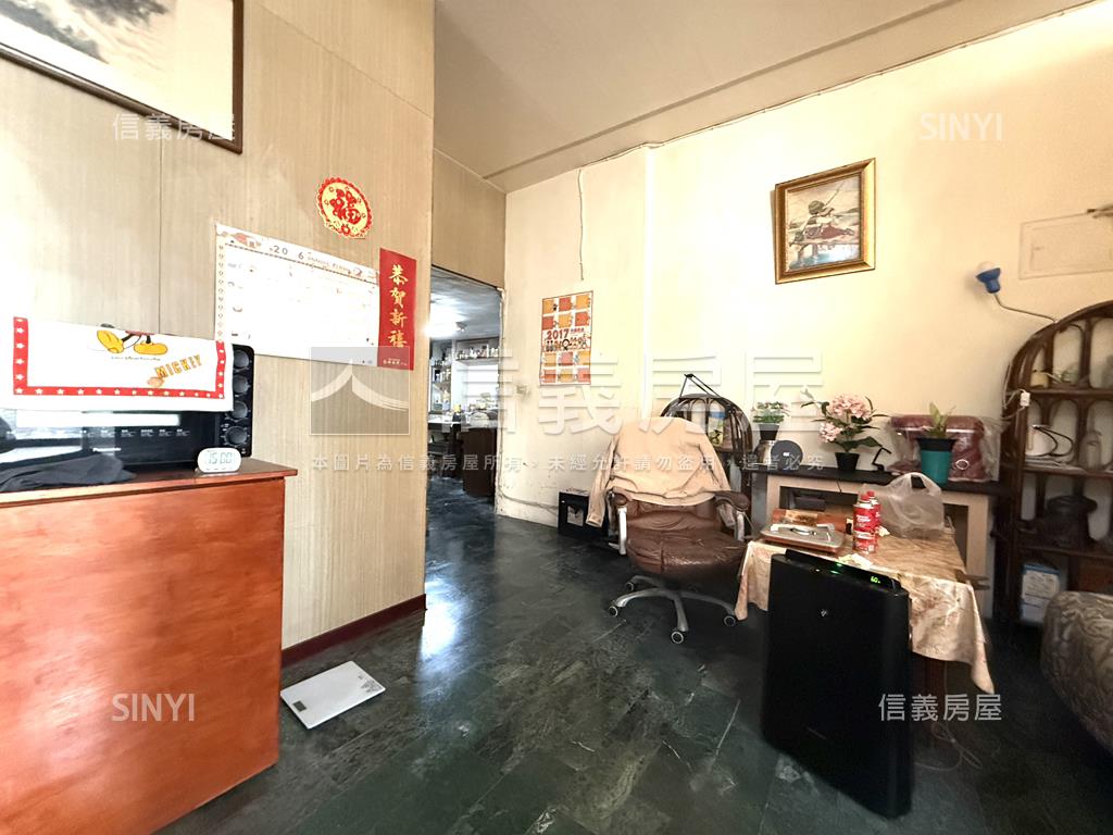 亞灣採光大空間邊間店面房屋室內格局與周邊環境