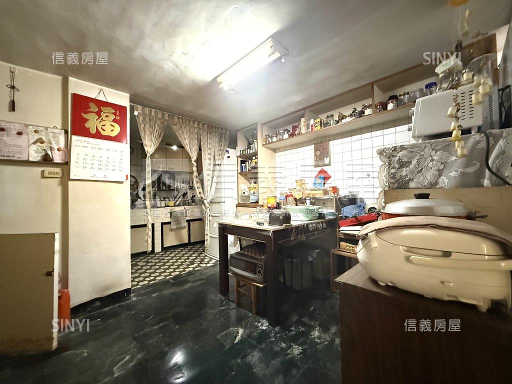 亞灣採光大空間邊間店面房屋室內格局與周邊環境