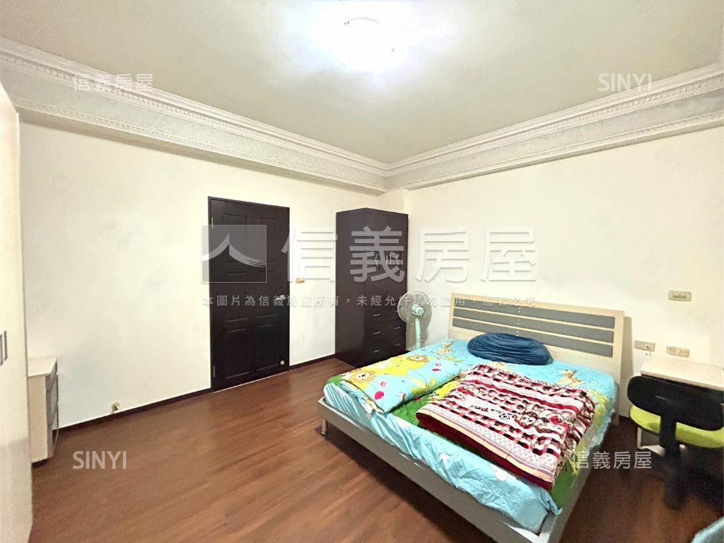 傳家堡別墅＿可停雙車房屋室內格局與周邊環境