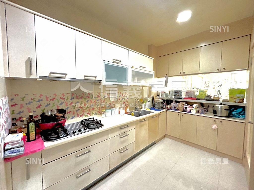 傳家堡別墅＿可停雙車房屋室內格局與周邊環境