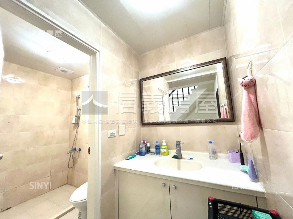 傳家堡別墅＿可停雙車房屋室內格局與周邊環境