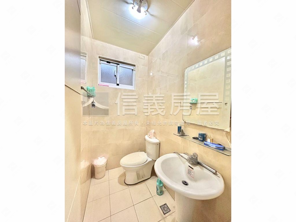 傳家堡別墅＿可停雙車房屋室內格局與周邊環境