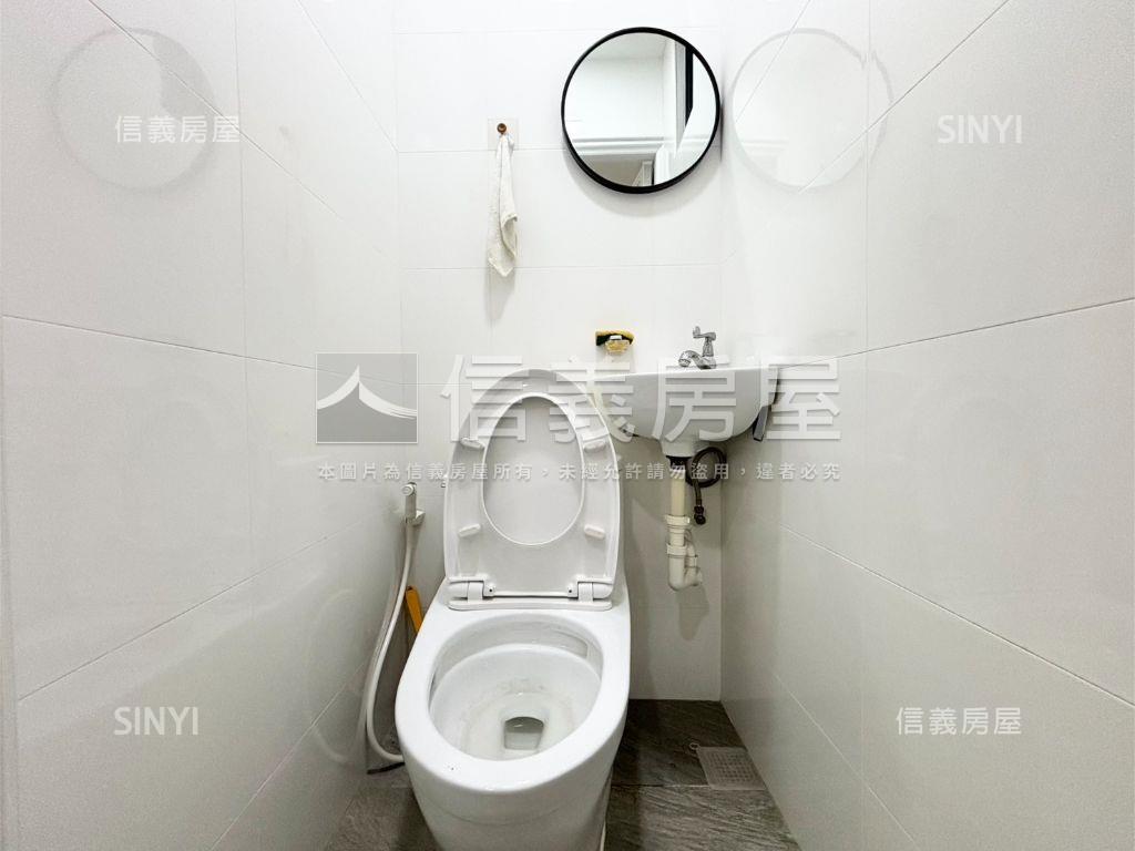 近捷運百萬裝潢臨路透天房屋室內格局與周邊環境
