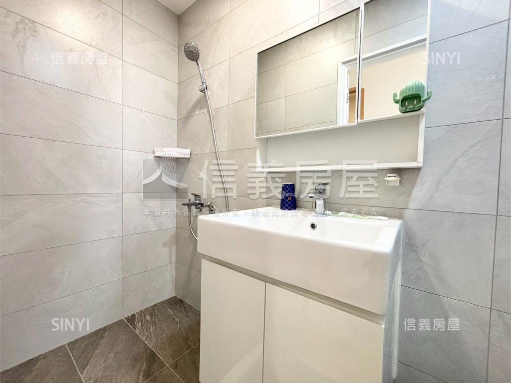 近捷運百萬裝潢臨路透天房屋室內格局與周邊環境