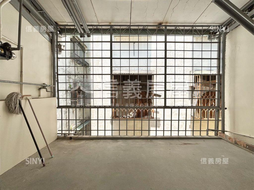 近捷運百萬裝潢臨路透天房屋室內格局與周邊環境