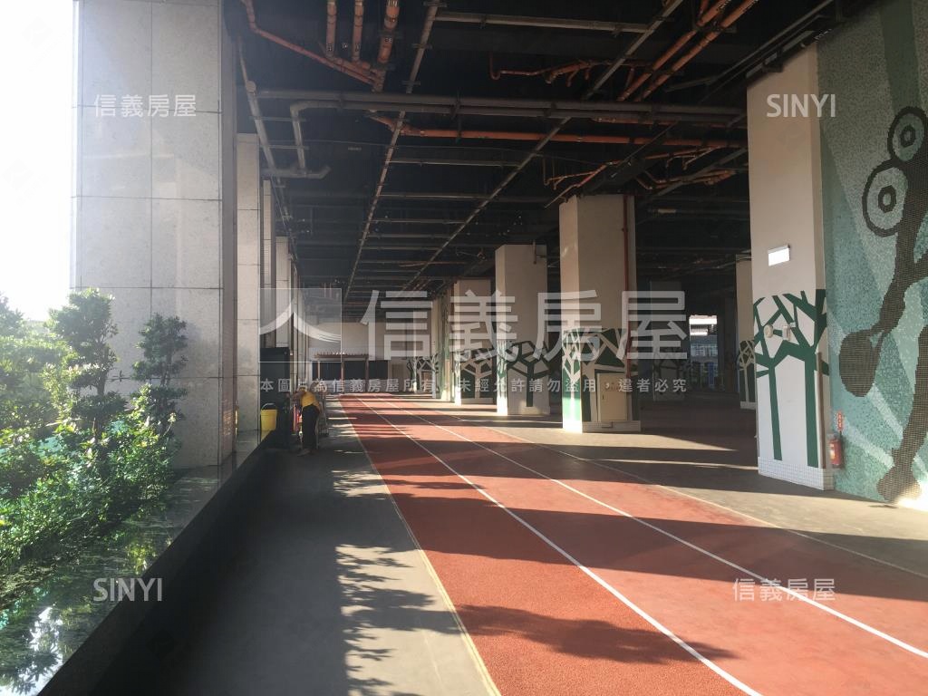 新巨蛋Ｂ棟面北毛胚。稀有房屋室內格局與周邊環境