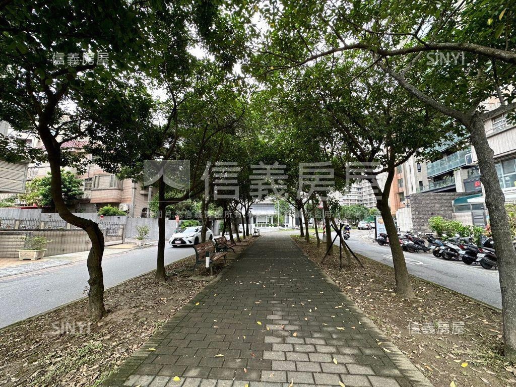 黃金映象三房雙車位房屋室內格局與周邊環境