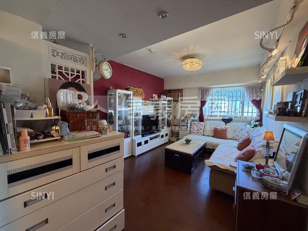 近大遠百採光高樓層有車位房屋室內格局與周邊環境