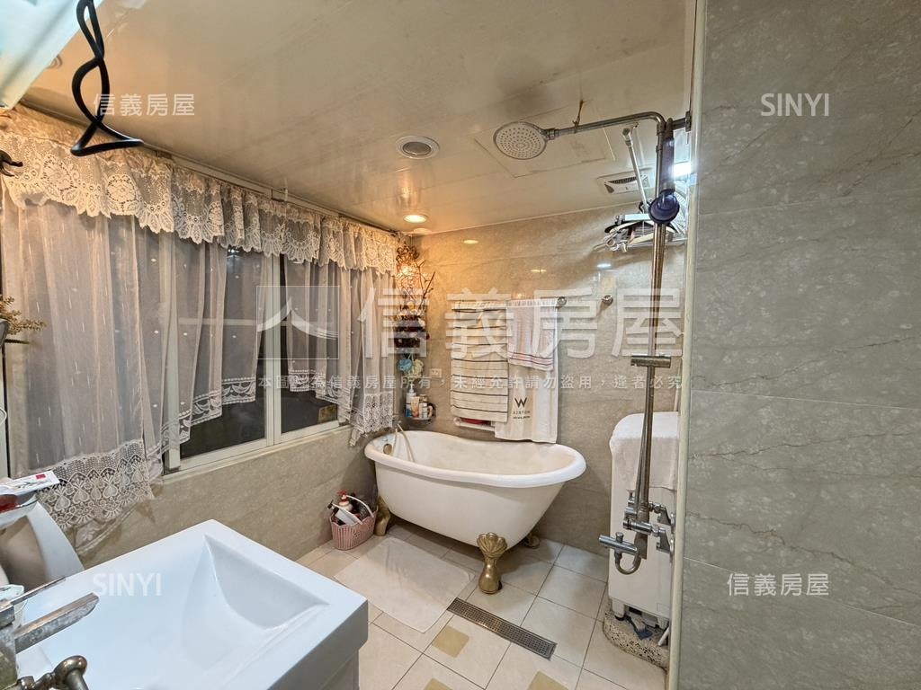 近大遠百採光高樓層有車位房屋室內格局與周邊環境