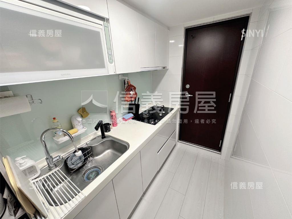 碧波白近捷運水景戶加車位房屋室內格局與周邊環境