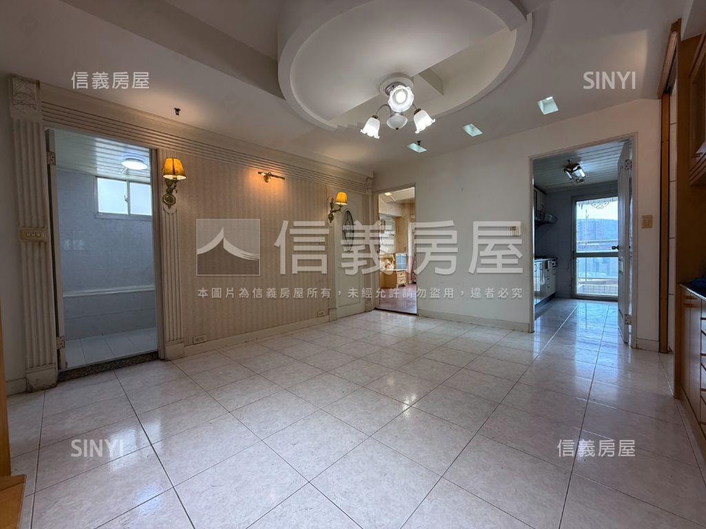 亞灣區高樓大四房三車位房屋室內格局與周邊環境