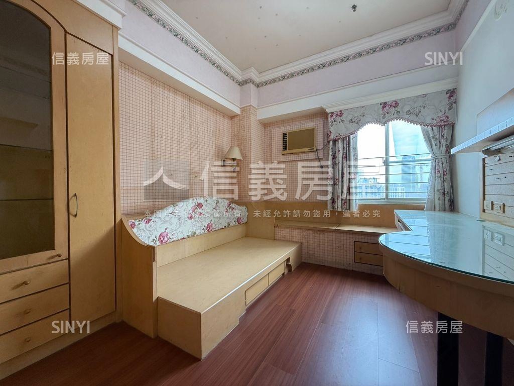 亞灣區高樓大四房三車位房屋室內格局與周邊環境