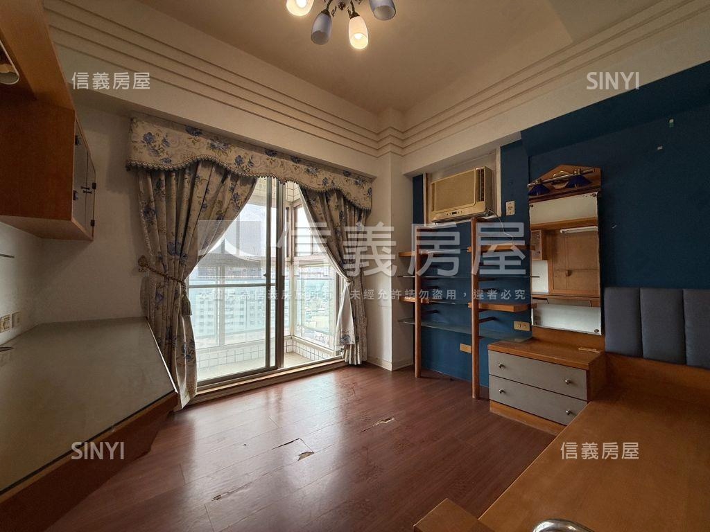 亞灣區高樓大四房三車位房屋室內格局與周邊環境