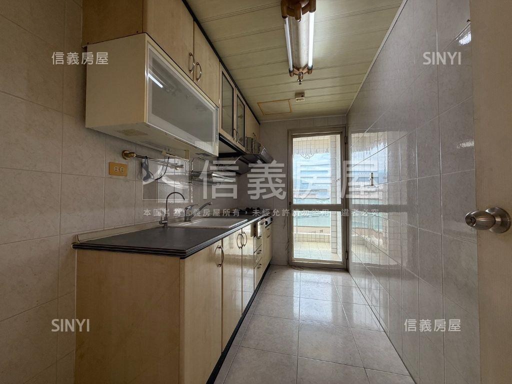 亞灣區高樓大四房三車位房屋室內格局與周邊環境