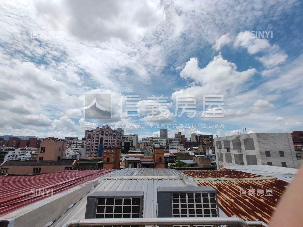 大空間。藍天高樓景觀房屋室內格局與周邊環境