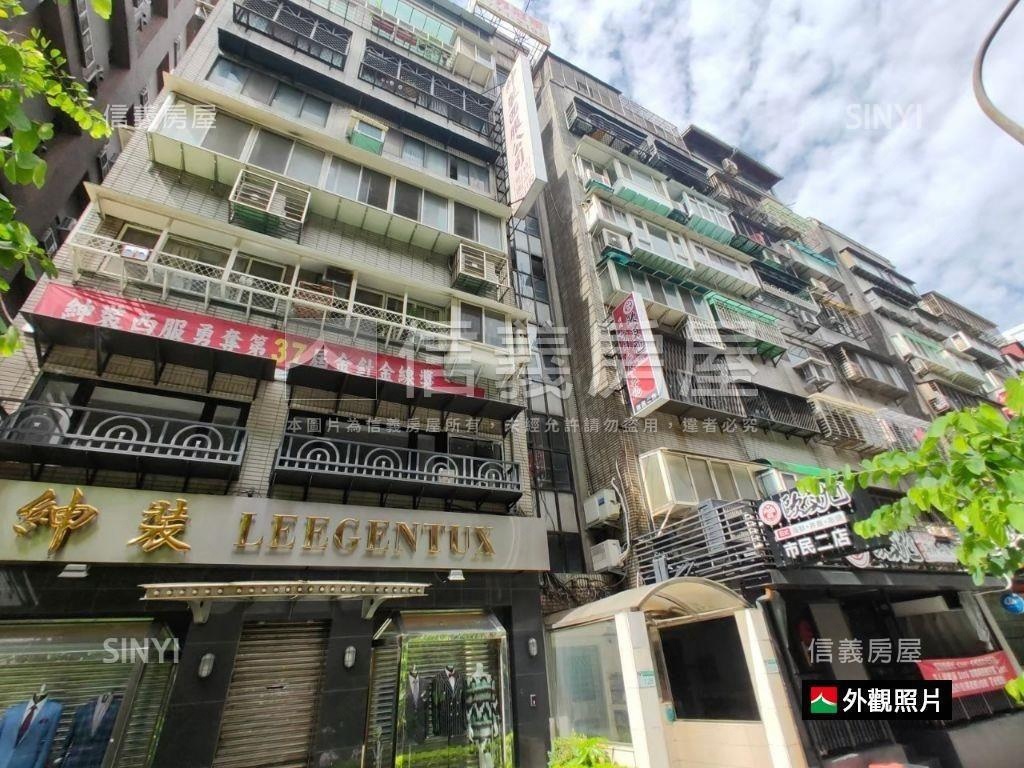 大空間。藍天高樓景觀房屋室內格局與周邊環境