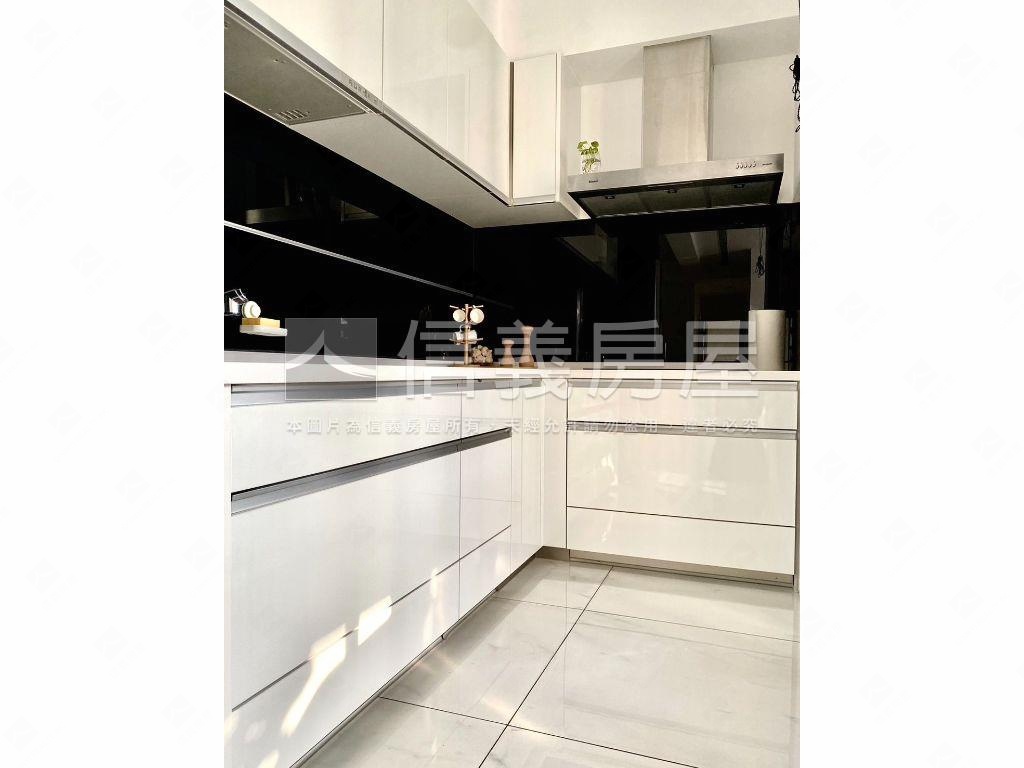 白京松の下純白三房平車房屋室內格局與周邊環境