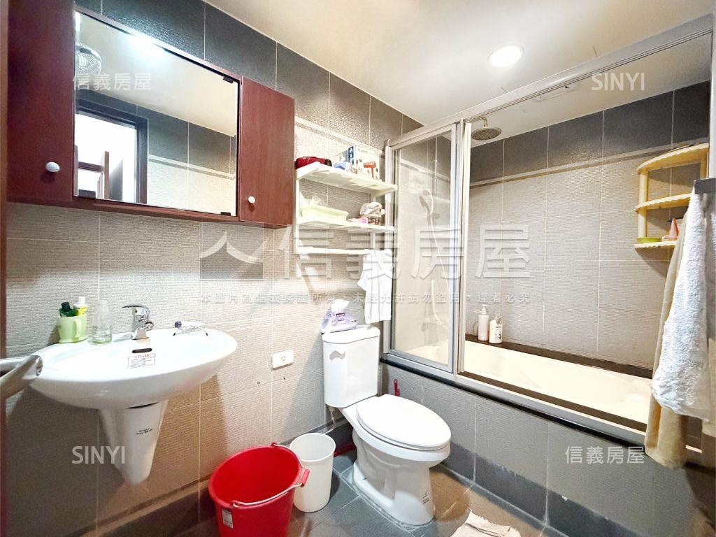 左營精選裝潢三房平車房屋室內格局與周邊環境