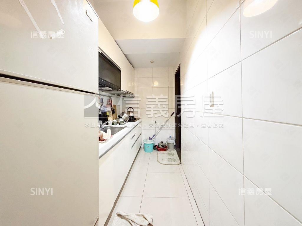 左營精選裝潢三房平車房屋室內格局與周邊環境