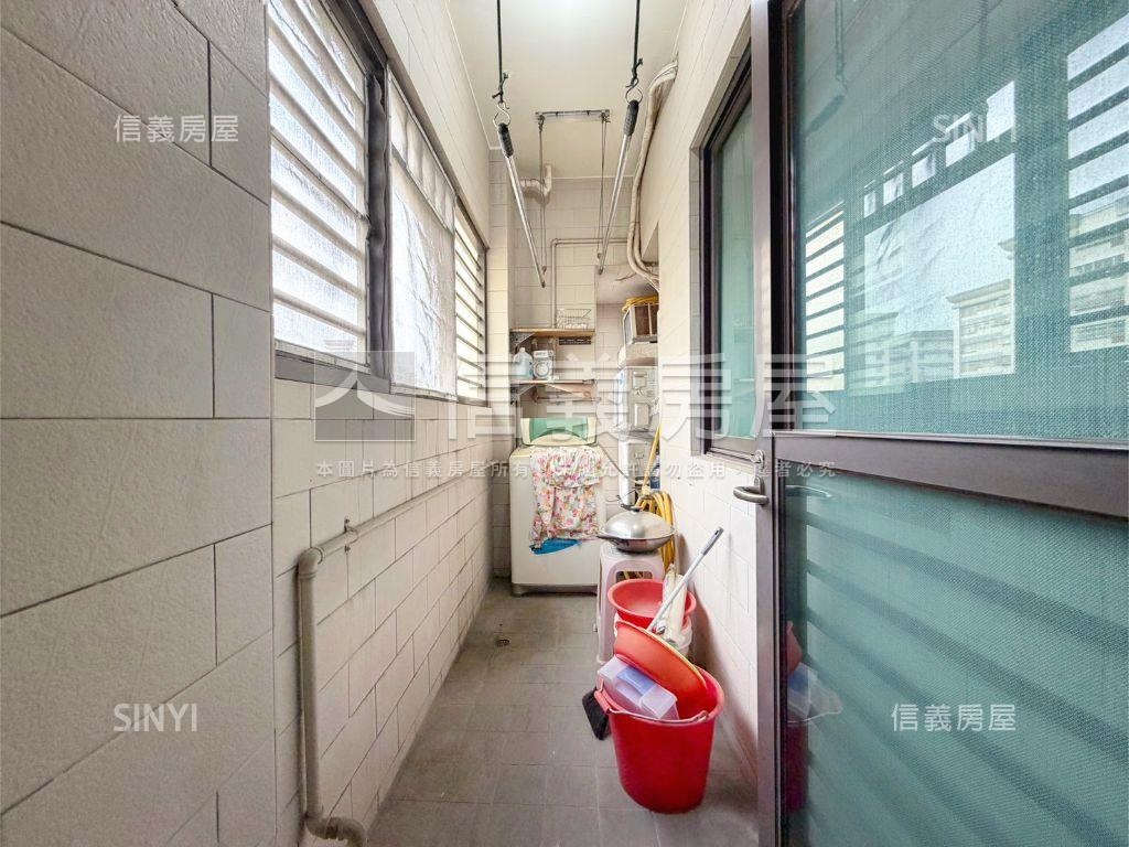 左營精選裝潢三房平車房屋室內格局與周邊環境