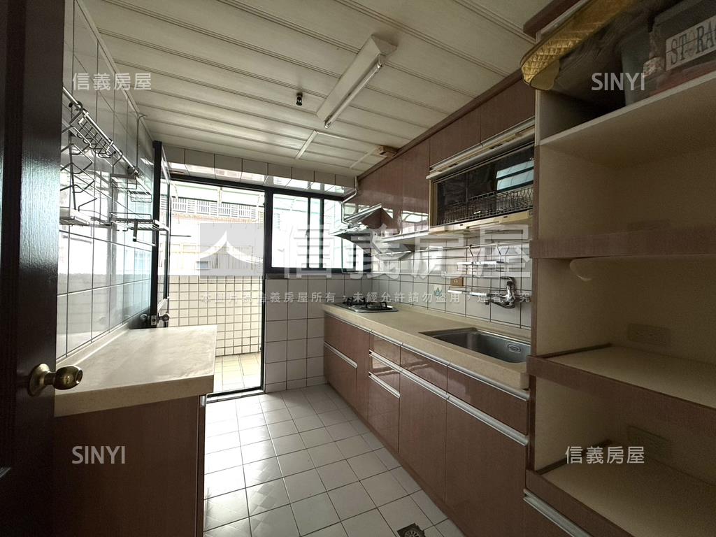 綠堤景觀四房車位房屋室內格局與周邊環境