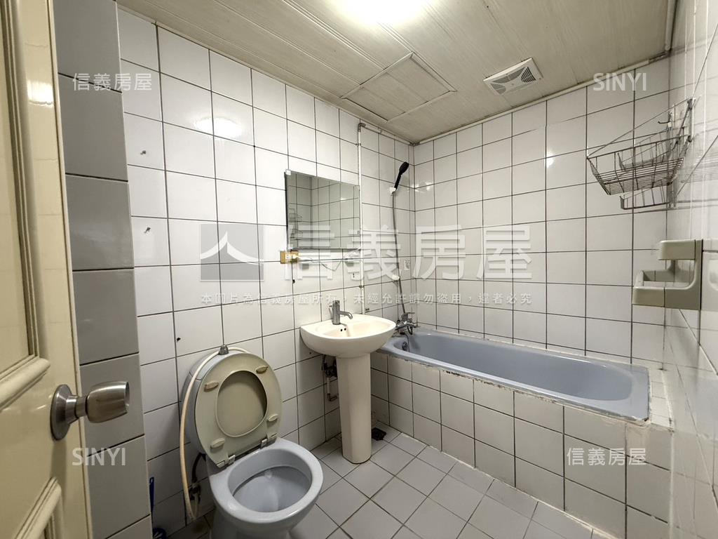 綠堤景觀四房車位房屋室內格局與周邊環境