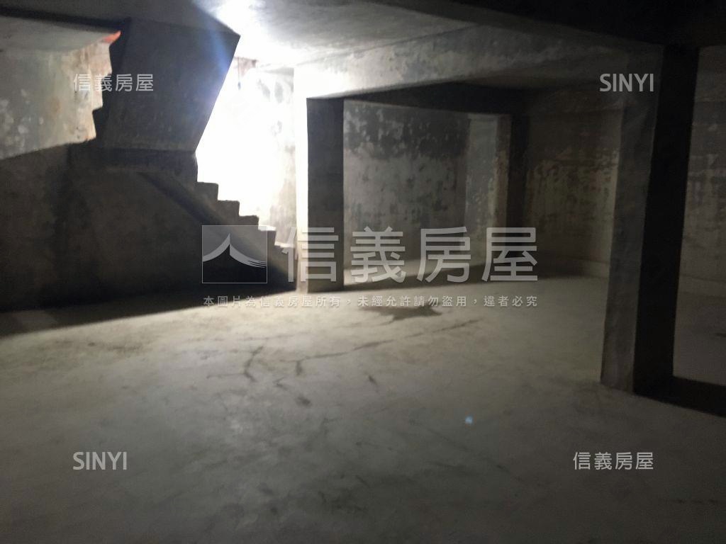 三角窗一樓店辦房屋室內格局與周邊環境