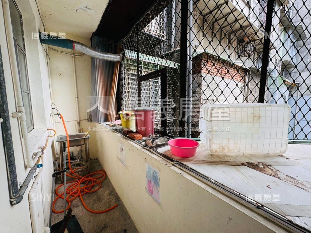 近捷運板南線公寓３樓房屋室內格局與周邊環境