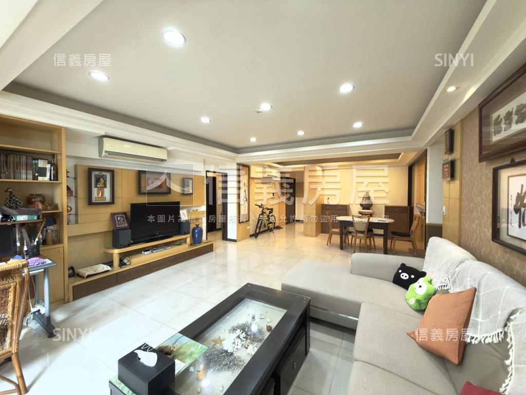 藝樹年鑑四房車位屋況佳房屋室內格局與周邊環境