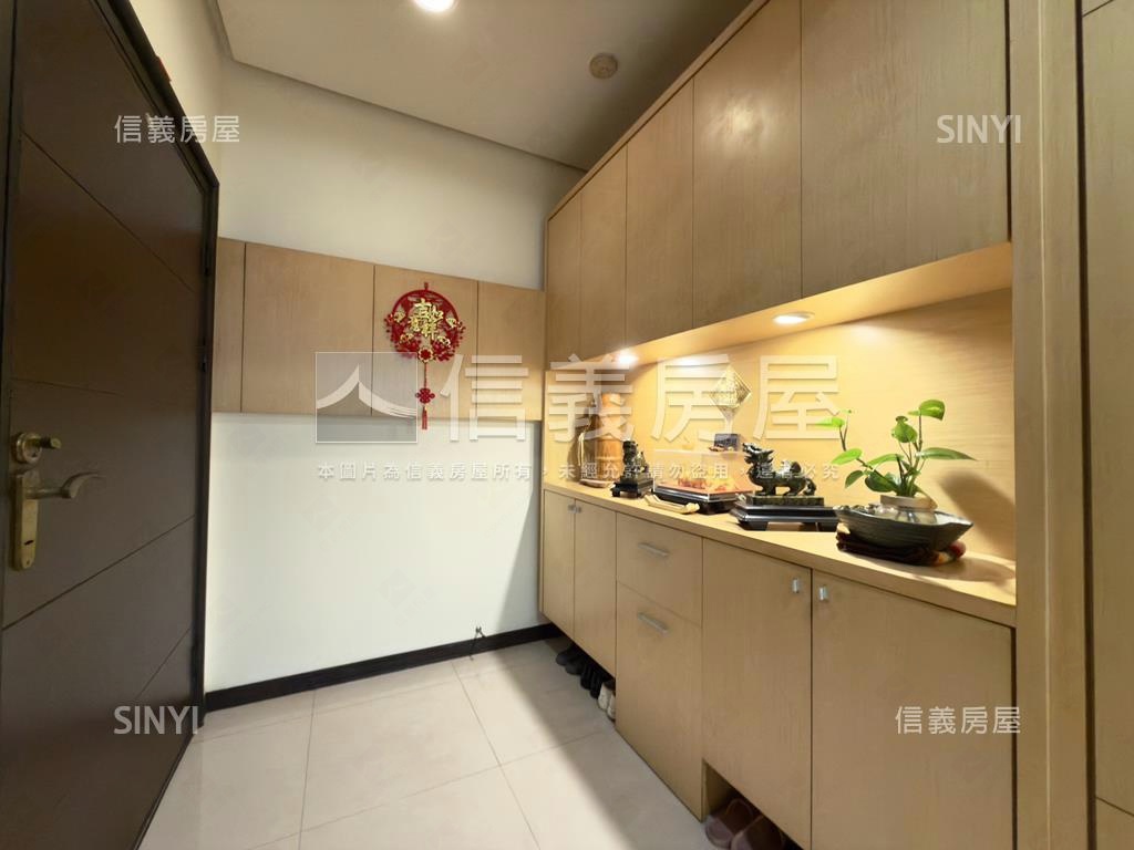 藝樹年鑑四房車位屋況佳房屋室內格局與周邊環境