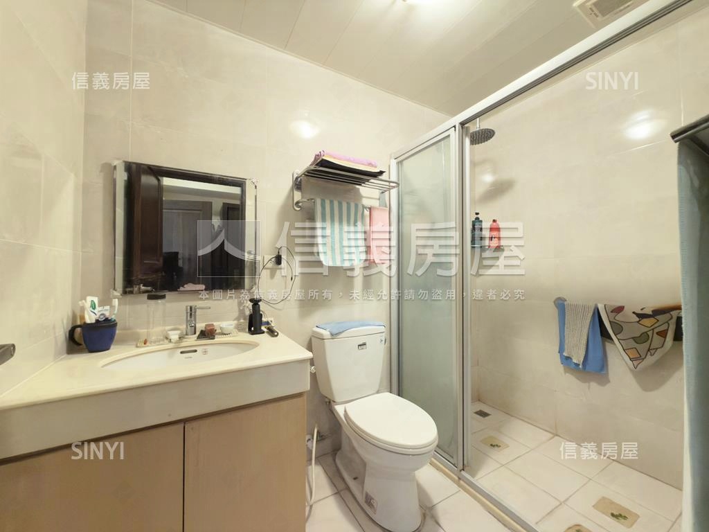 藝樹年鑑四房車位屋況佳房屋室內格局與周邊環境