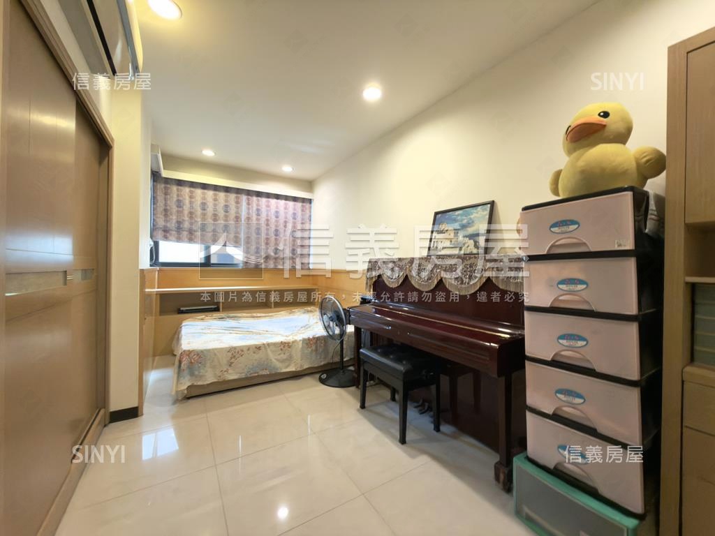 藝樹年鑑四房車位屋況佳房屋室內格局與周邊環境