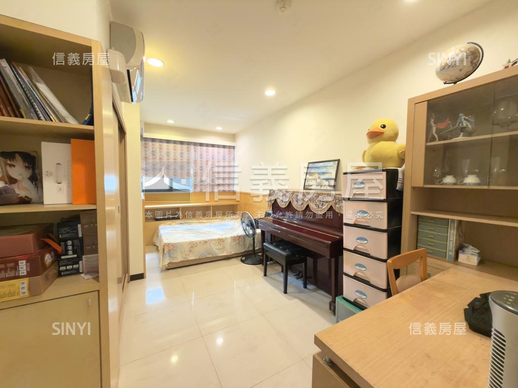 藝樹年鑑四房車位屋況佳房屋室內格局與周邊環境