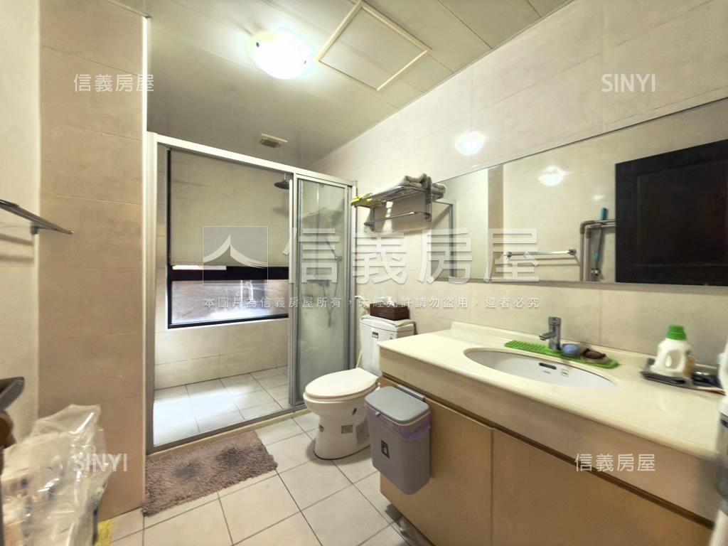 藝樹年鑑四房車位屋況佳房屋室內格局與周邊環境