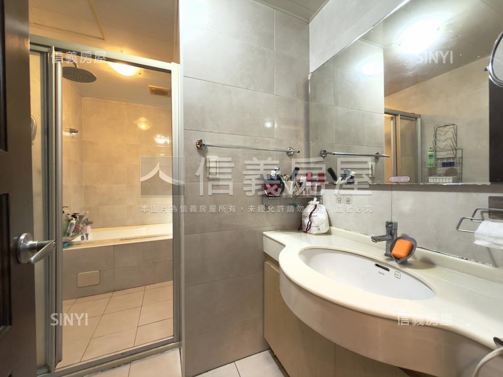 藝樹年鑑四房車位屋況佳房屋室內格局與周邊環境