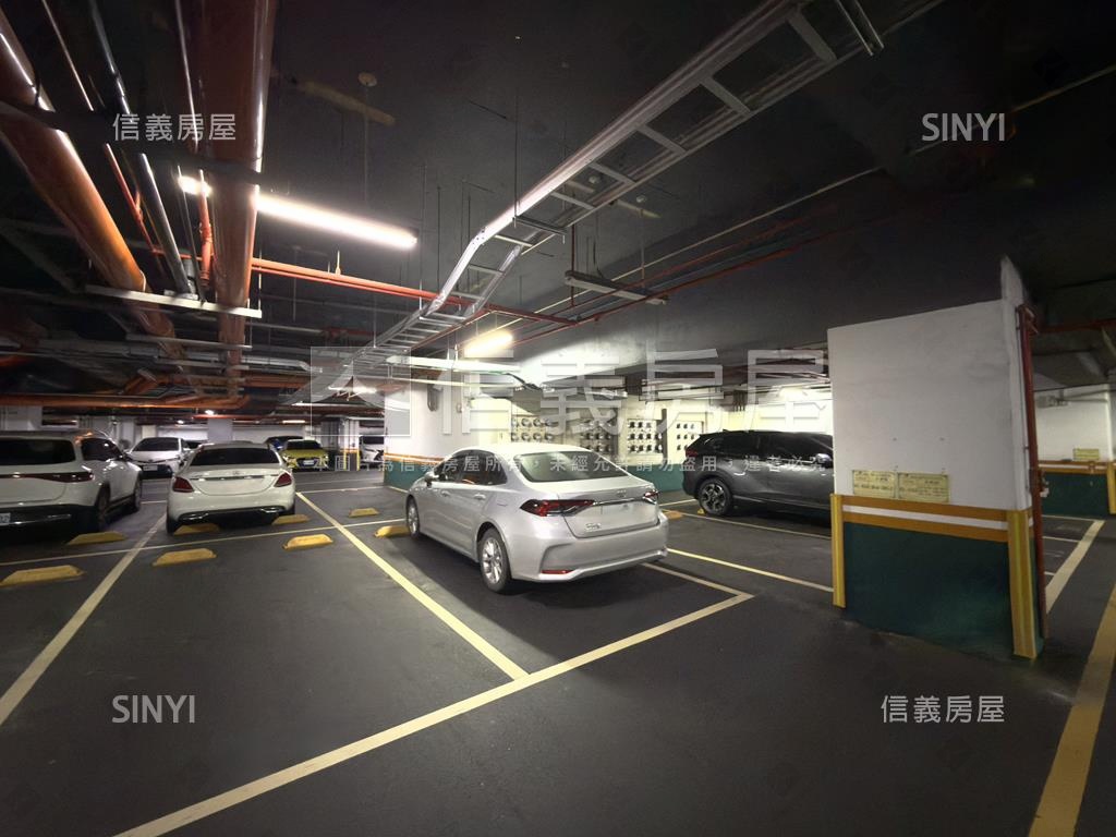 藝樹年鑑四房車位屋況佳房屋室內格局與周邊環境