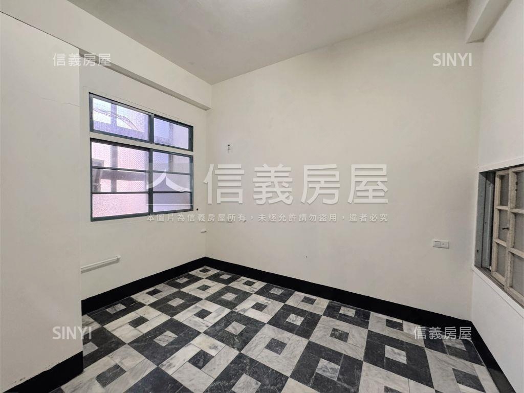 中山路臨路百坪透天房屋室內格局與周邊環境