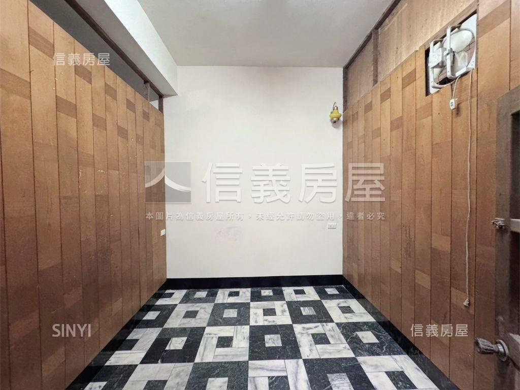 中山路臨路百坪透天房屋室內格局與周邊環境