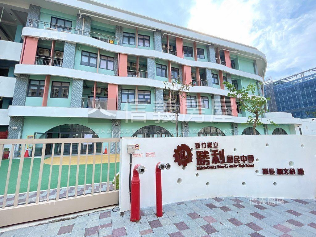 中山路臨路百坪透天房屋室內格局與周邊環境