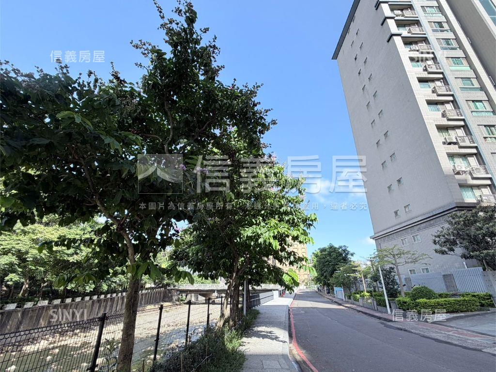 溪畔私家院，雙車位配置房屋室內格局與周邊環境