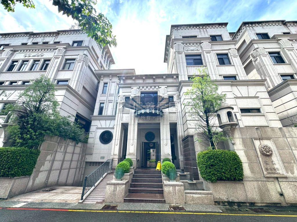 七期臻寶加蓋電梯豪華別墅房屋室內格局與周邊環境