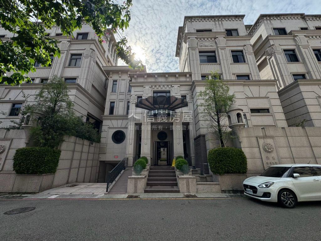 七期臻寶加蓋電梯豪華別墅房屋室內格局與周邊環境