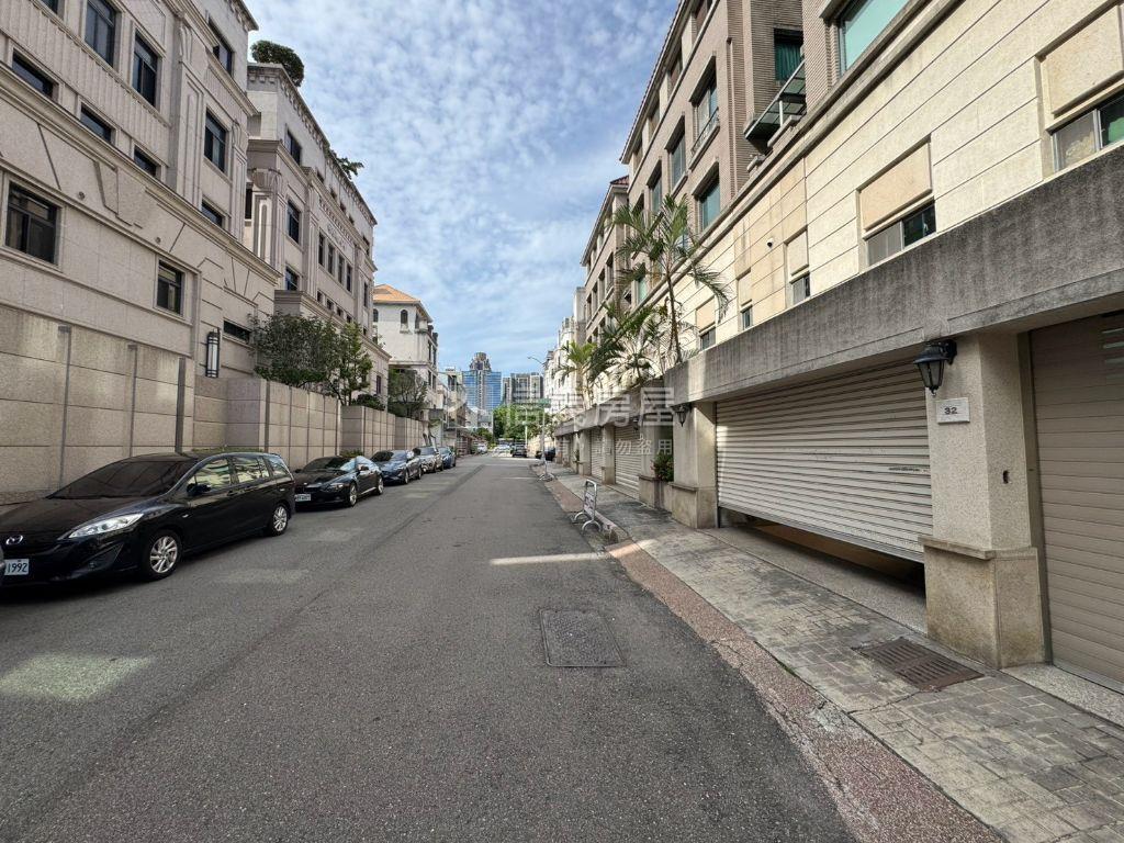 七期臻寶加蓋電梯豪華別墅房屋室內格局與周邊環境