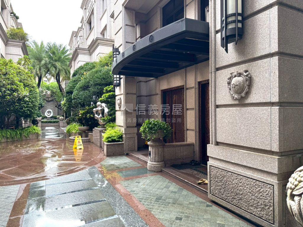 七期臻寶加蓋電梯豪華別墅房屋室內格局與周邊環境