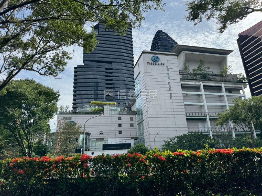 七期臻寶加蓋電梯豪華別墅房屋室內格局與周邊環境