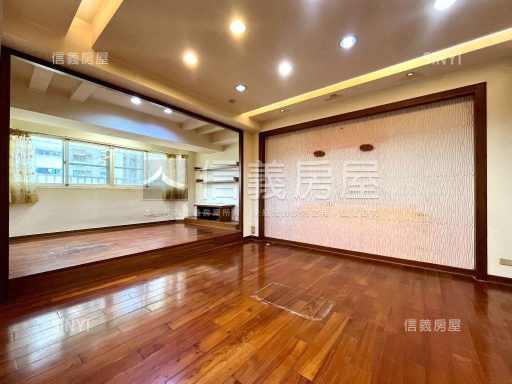 Ｄ型國宅高樓大三房房屋室內格局與周邊環境