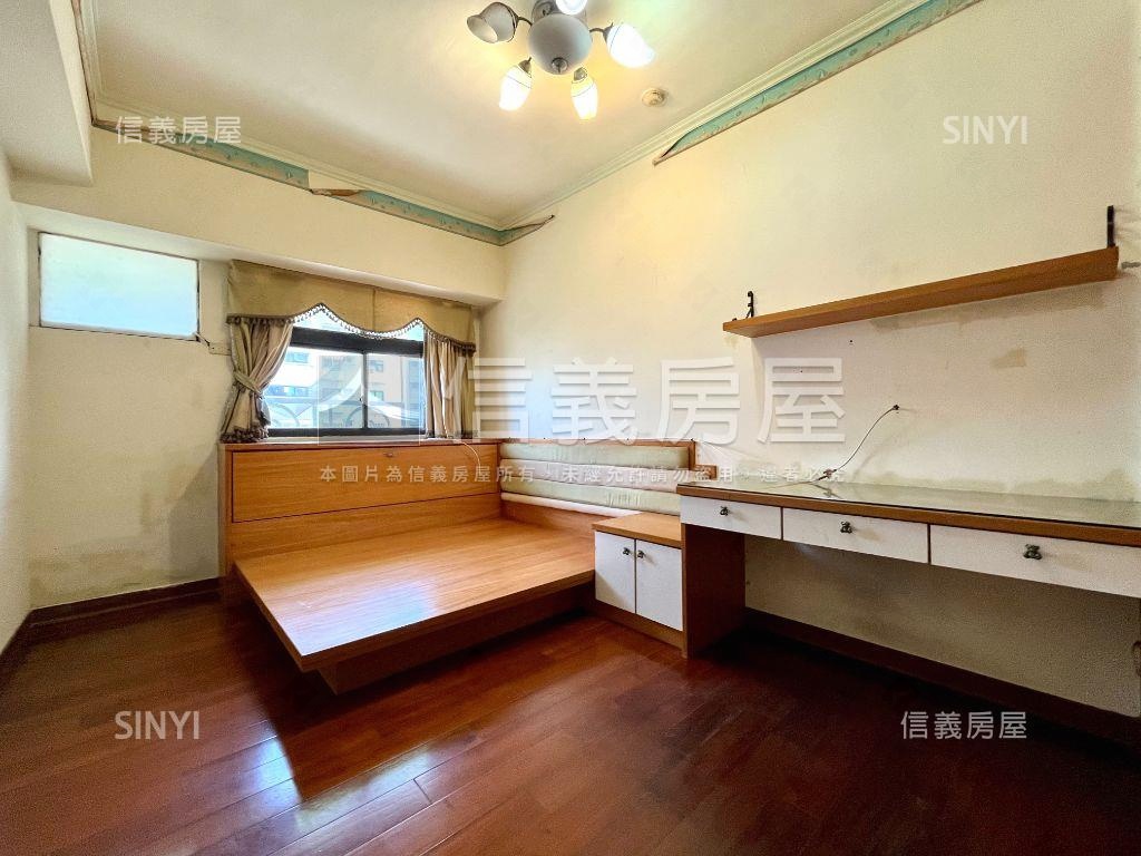 Ｄ型國宅高樓大三房房屋室內格局與周邊環境