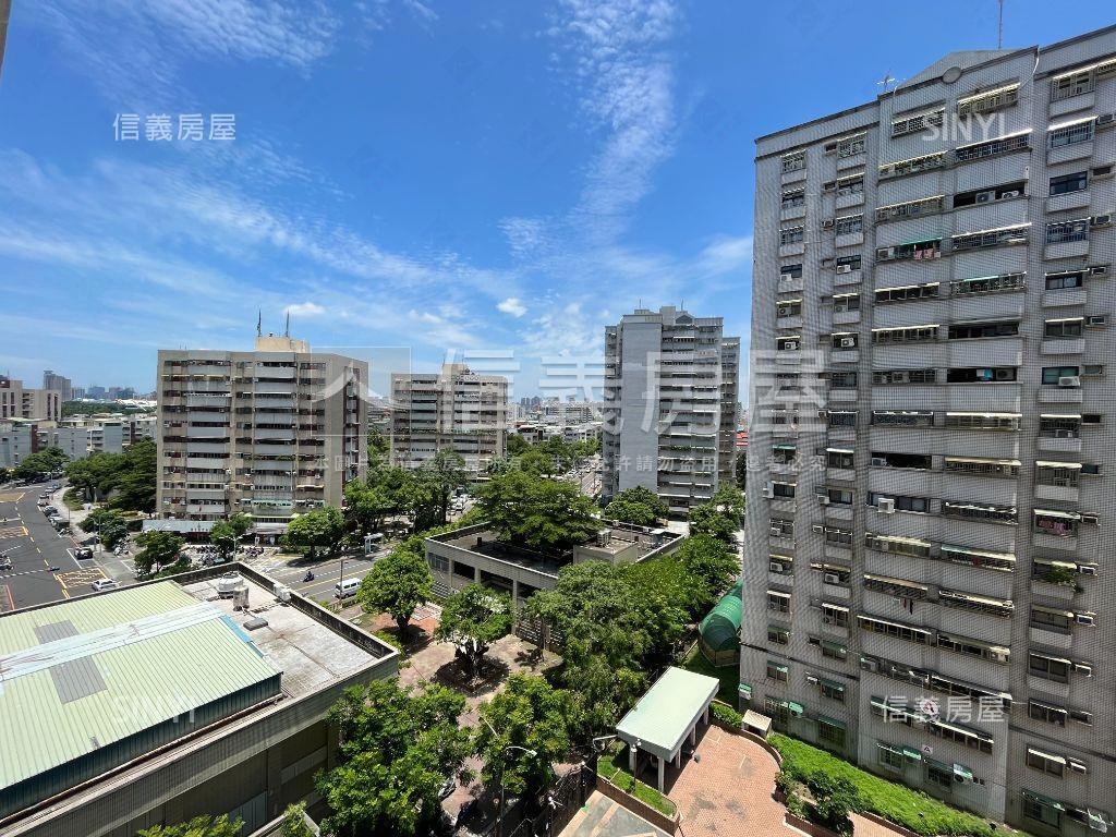 Ｄ型國宅高樓大三房房屋室內格局與周邊環境