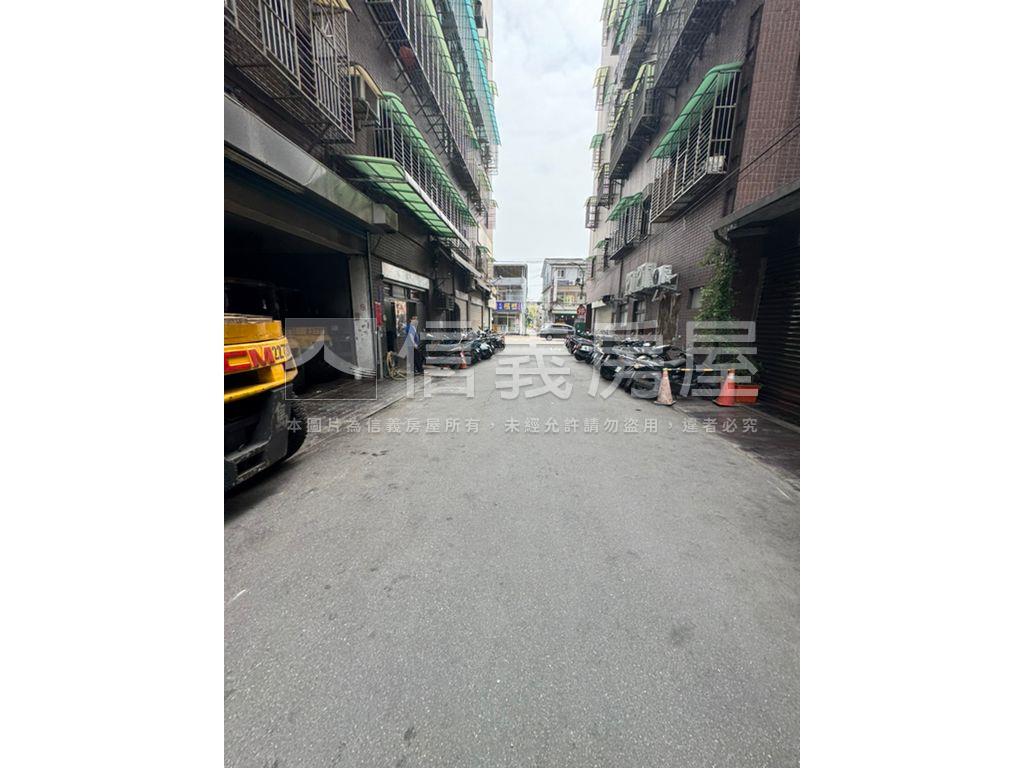 化成路電梯珠寶盒Ｄ房屋室內格局與周邊環境