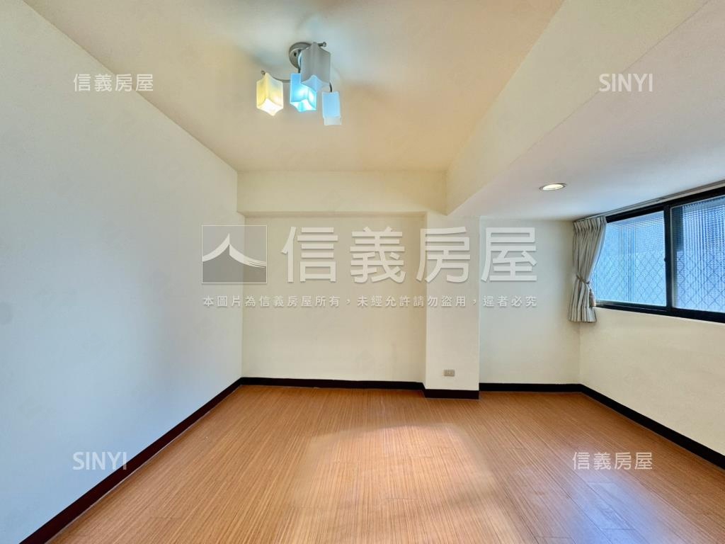 近文華高中次頂樓採光美宅房屋室內格局與周邊環境